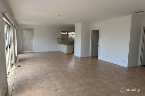 Property photo of 16 Warrick Court Avondale Heights VIC 3034