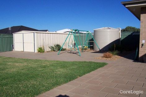 Property photo of 4 Oxbow Court Dubbo NSW 2830