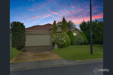 37 Scarlet Cres, Pakenham, VIC 3810