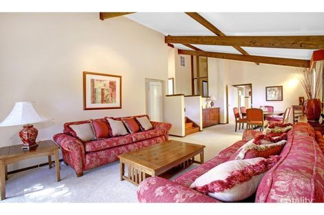 Property photo of 16 Holyrood Crescent Ringwood VIC 3134