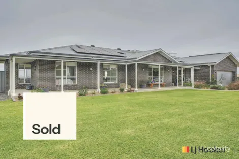 Property photo of 17 Nancy Bird-Walton Drive Narromine NSW 2821