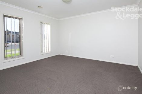 Property photo of 21 Orchard Valley Avenue Pakenham VIC 3810