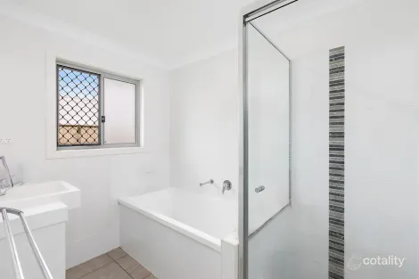 Property photo of 3 Laver Place Gracemere QLD 4702