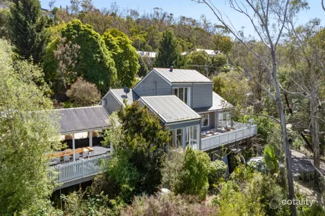 Property photo of 90-92 Eumeralla Grove Mount Eliza VIC 3930