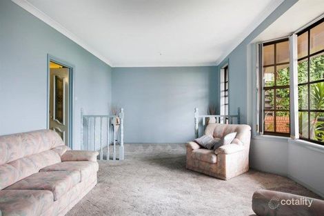 Property photo of 10 Murrogun Crescent Cordeaux Heights NSW 2526