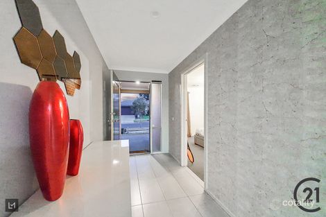 Property photo of 7 Canopy Grove Cranbourne East VIC 3977