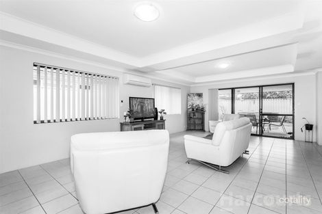 Property photo of 33 Nottely Crescent Secret Harbour WA 6173
