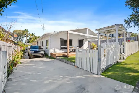 Property photo of 88 Central Street Labrador QLD 4215