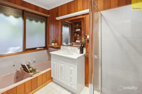 Property photo of 2 Manly Court Bacchus Marsh VIC 3340