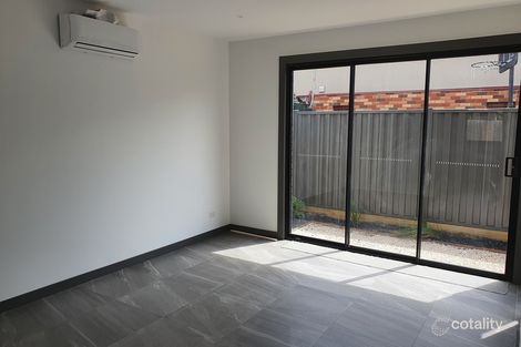 2/14 Meadow Glen Dr, Epping, VIC 3076