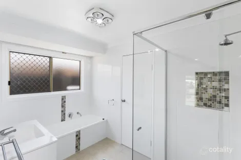 Property photo of 37 Dellvene Crescent Rosewood QLD 4340