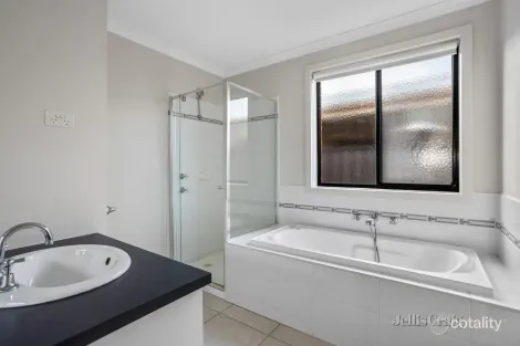 Property photo of 51 Pankhurst Promenade Point Cook VIC 3030
