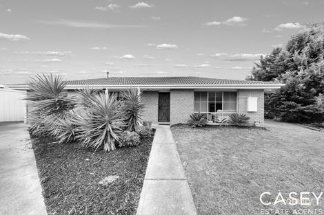 Property photo of 10 Maureen Close Cranbourne West VIC 3977