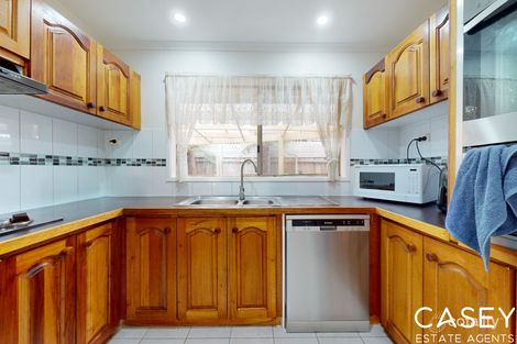 Property photo of 10 Maureen Close Cranbourne West VIC 3977