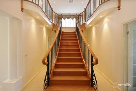 Property photo of 10 Shirvington Place Donvale VIC 3111