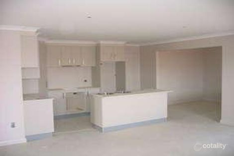 Property photo of 37 Gordon Withnall Crescent Dunlop ACT 2615