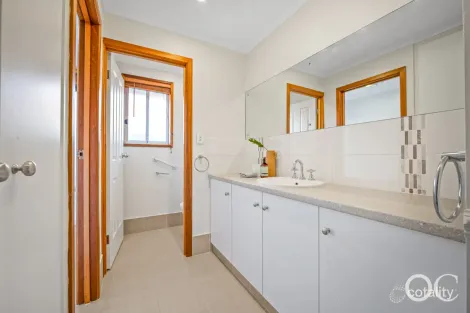 Property photo of 9 Spriggs Road Onkaparinga Hills SA 5163