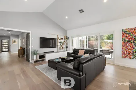 Property photo of 17 Manorina Way Macedon VIC 3440