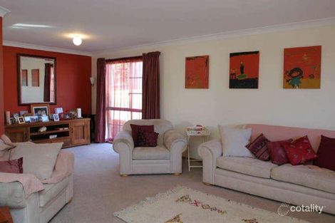 Property photo of 8 Duckworth Close Berwick VIC 3806