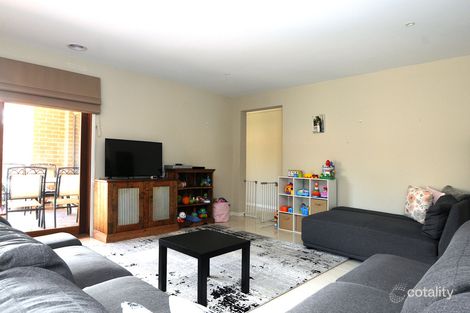 Property photo of 3 Lockbank Place Cranbourne East VIC 3977