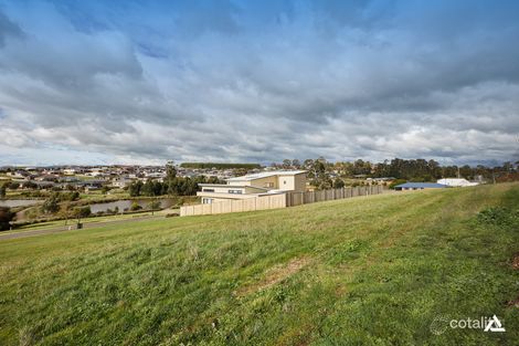 2 Harrods Cl, Drouin, VIC 3818
