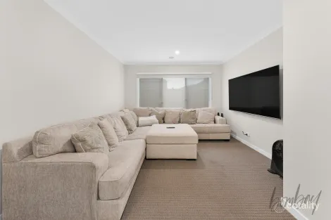 Property photo of 28 Leafspring Road Donnybrook VIC 3064
