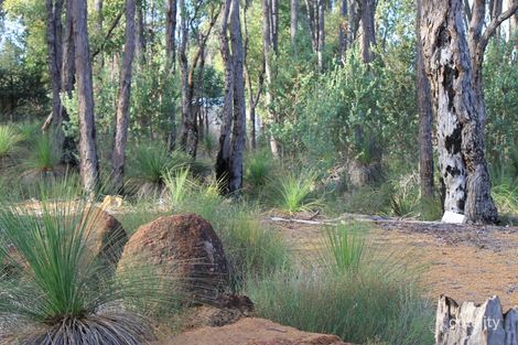 16 Dunham Glen, Wooroloo, WA 6558