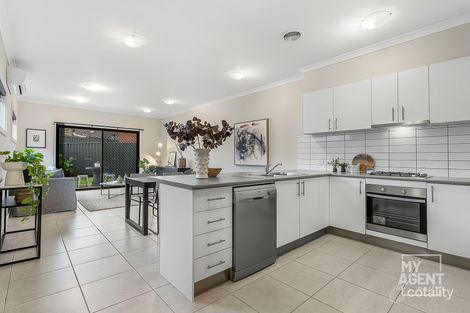 Property photo of 25 Everglade Crescent Roxburgh Park VIC 3064