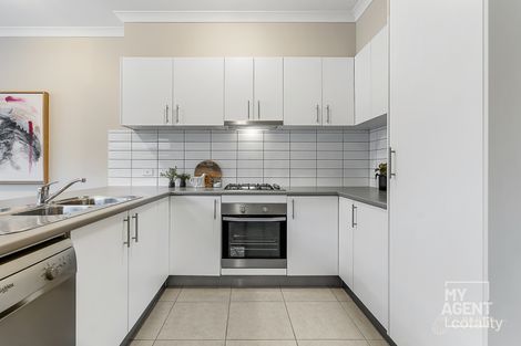 Property photo of 25 Everglade Crescent Roxburgh Park VIC 3064