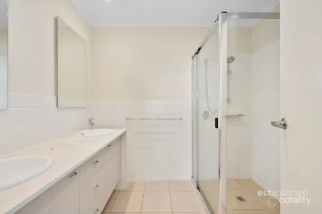 Property photo of 15 Ladybird Crescent Point Cook VIC 3030