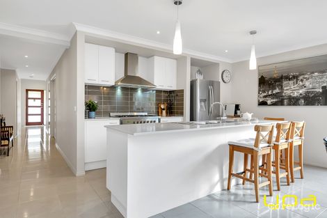 Property photo of 18 Guinea Flower Drive Cranbourne West VIC 3977