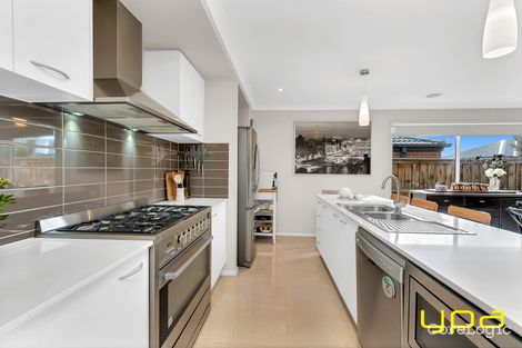 Property photo of 18 Guinea Flower Drive Cranbourne West VIC 3977