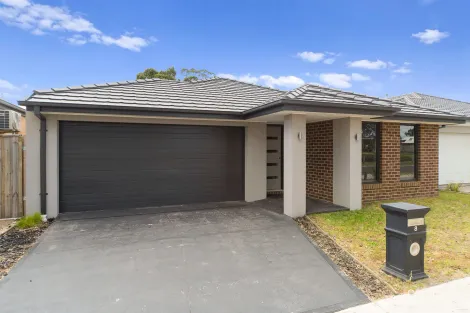 8 Hinneberg St, Cranbourne, VIC 3977