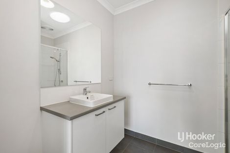 Property photo of 19 Charlwood Promenade Werribee VIC 3030