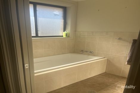 Property photo of 3 Warburton Drive Westdale NSW 2340