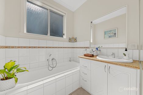 Property photo of 19 Thames Way Roxburgh Park VIC 3064