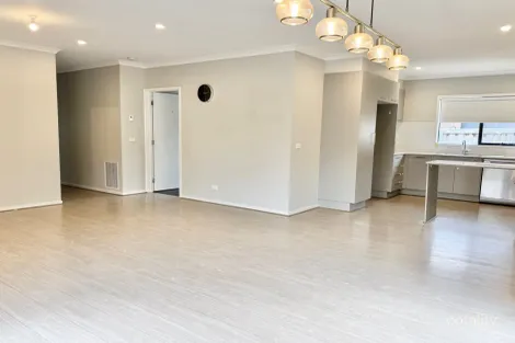 Property photo of 113 Holyoake Parade Manor Lakes VIC 3024