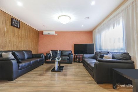 Property photo of 32 Mackellar Drive Roxburgh Park VIC 3064