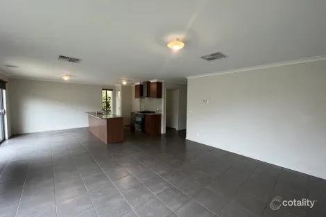 Property photo of 3 Elmtree Crescent Clyde North VIC 3978