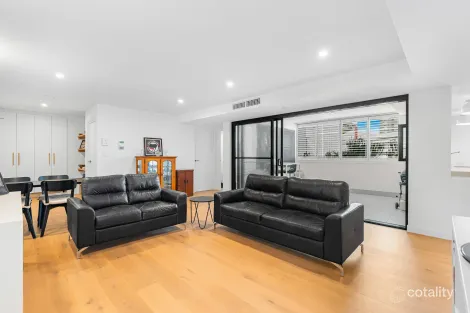Property photo of 7/10 Bay Terrace Wynnum QLD 4178