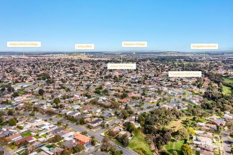 Property photo of 76 Hothlyn Drive Craigieburn VIC 3064