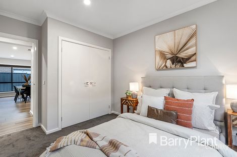 Property photo of 32 Bookham Circuit Kalkallo VIC 3064