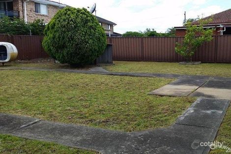 Property photo of 18 Flinders Road Georges Hall NSW 2198