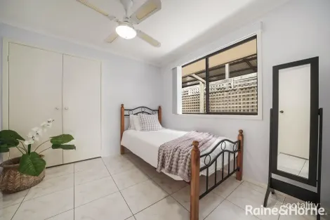 Property photo of 41 Lorenzo Crescent Rosemeadow NSW 2560