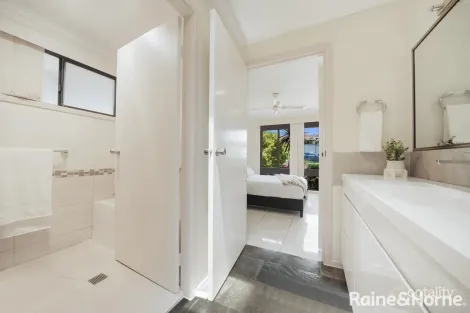 Property photo of 41 Lorenzo Crescent Rosemeadow NSW 2560