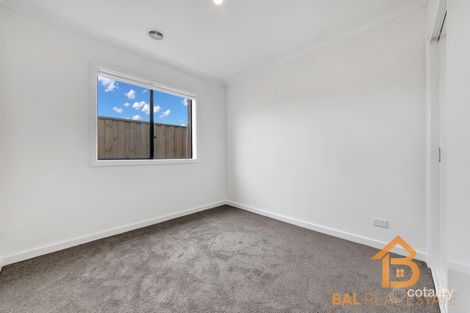 Property photo of 17 Shelterbelt Avenue Weir Views VIC 3338