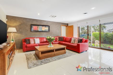 Property photo of 5 Chichester Drive Taylors Lakes VIC 3038