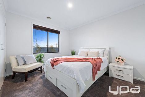 Property photo of 33 Park Central Avenue Officer VIC 3809