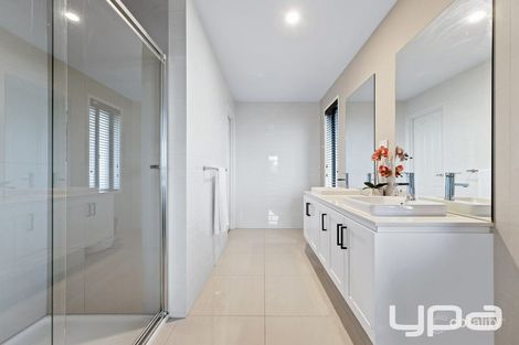 Property photo of 33 Park Central Avenue Officer VIC 3809