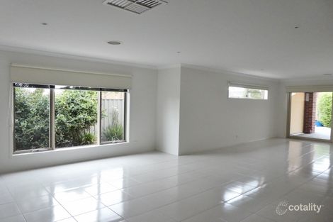 Property photo of 8 Arrow Road Cranbourne East VIC 3977